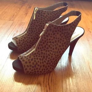 LIKE NEW MODA Cheetah Print Heels